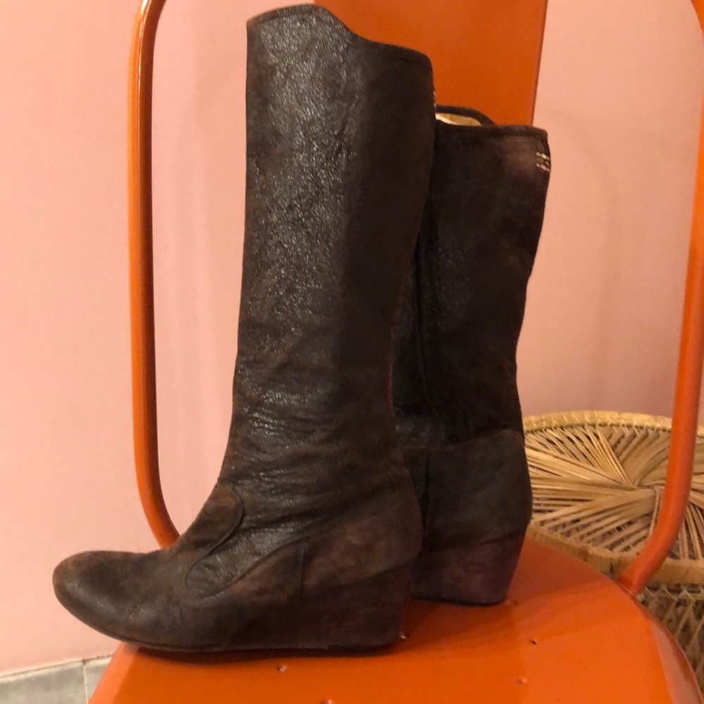 Vallen Cordero tall wedge boot.
